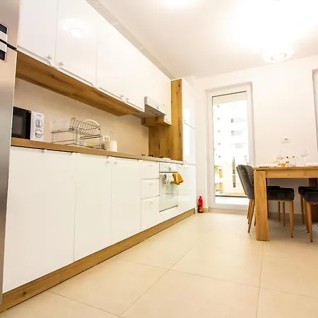Jad - Urban Plaza - Luxury 3 Rooms & 2 Rooms Apartments Braşov Exterior foto