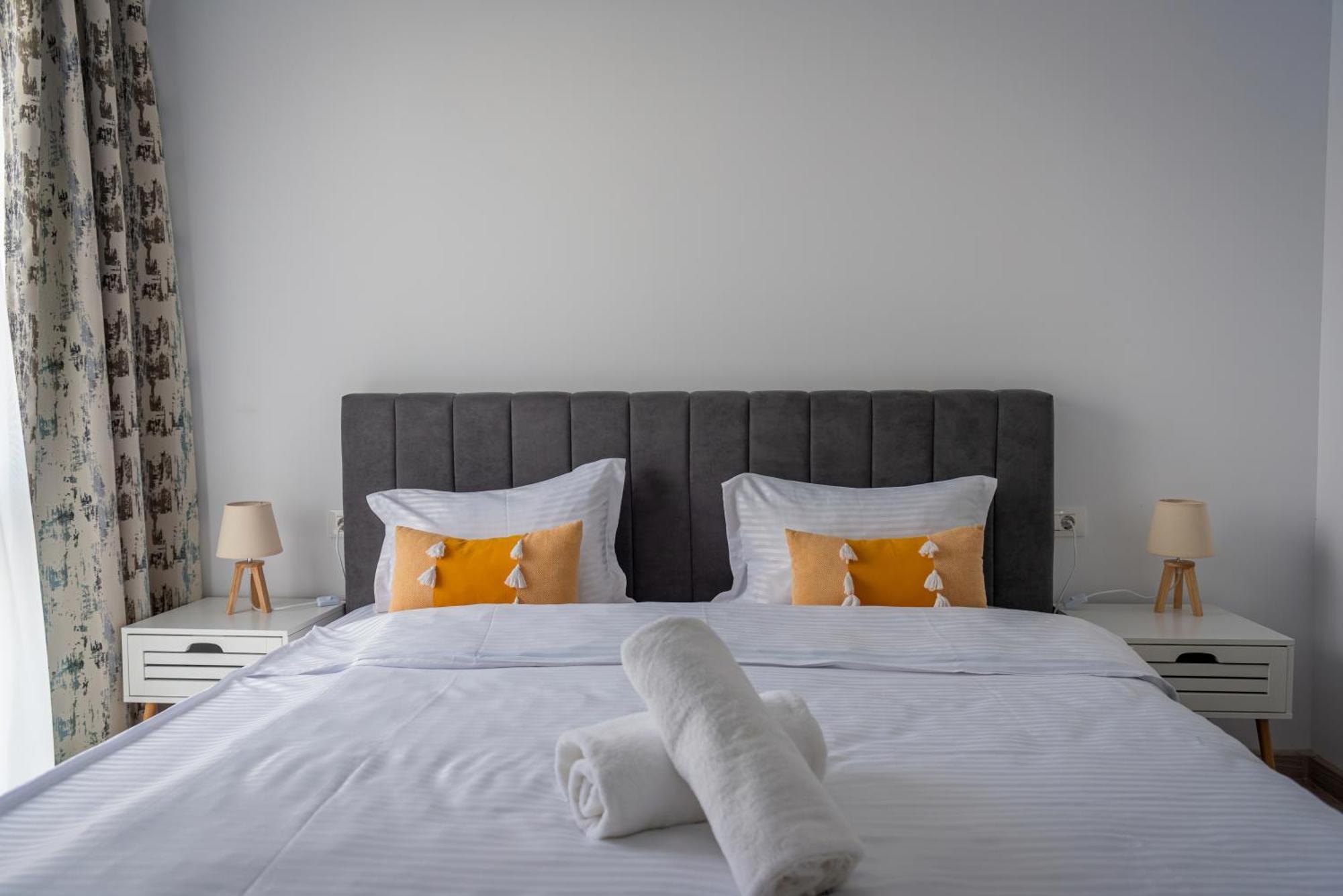 Appartement Jad - Urban Plaza - Luxury 3 Rooms & 2 Rooms Apartments Braşov