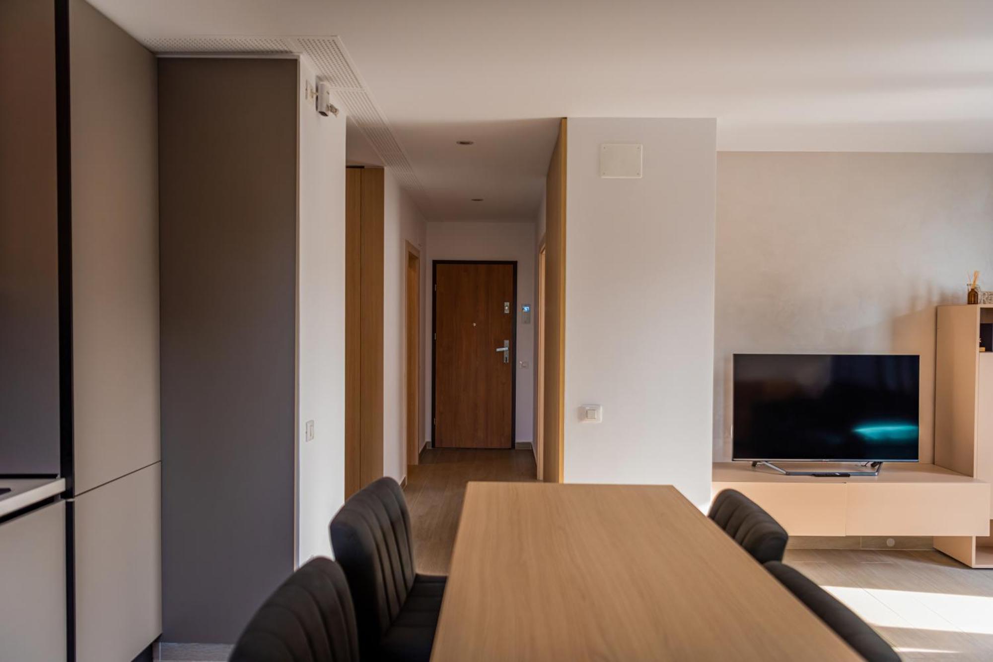Appartement Jad - Urban Plaza - Luxury 3 Rooms & 2 Rooms Apartments *