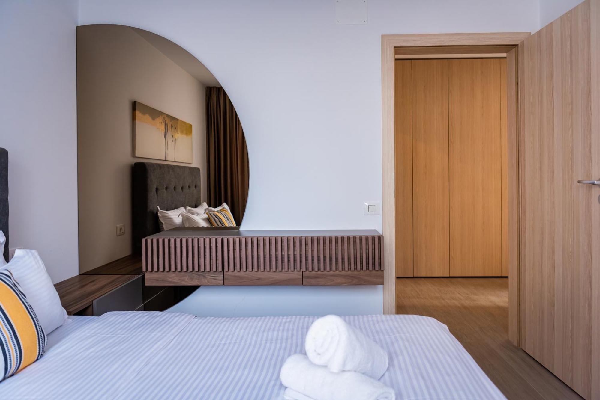 Jad - Urban Plaza - Luxury 3 Rooms & 2 Rooms Apartments * Braşov