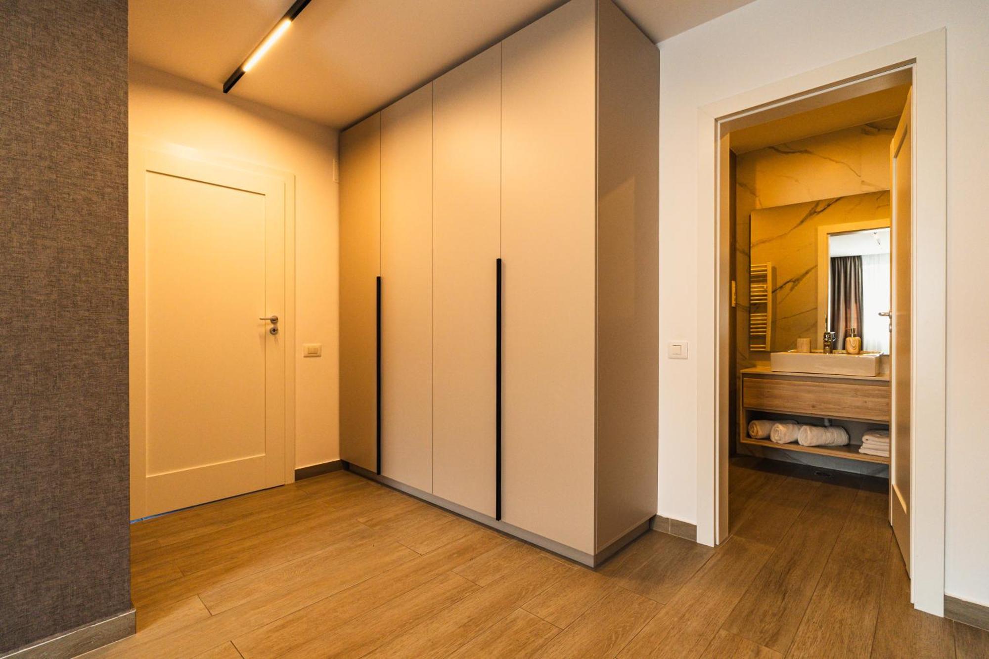 Jad - Urban Plaza - Luxury 3 Rooms & 2 Rooms Apartments *