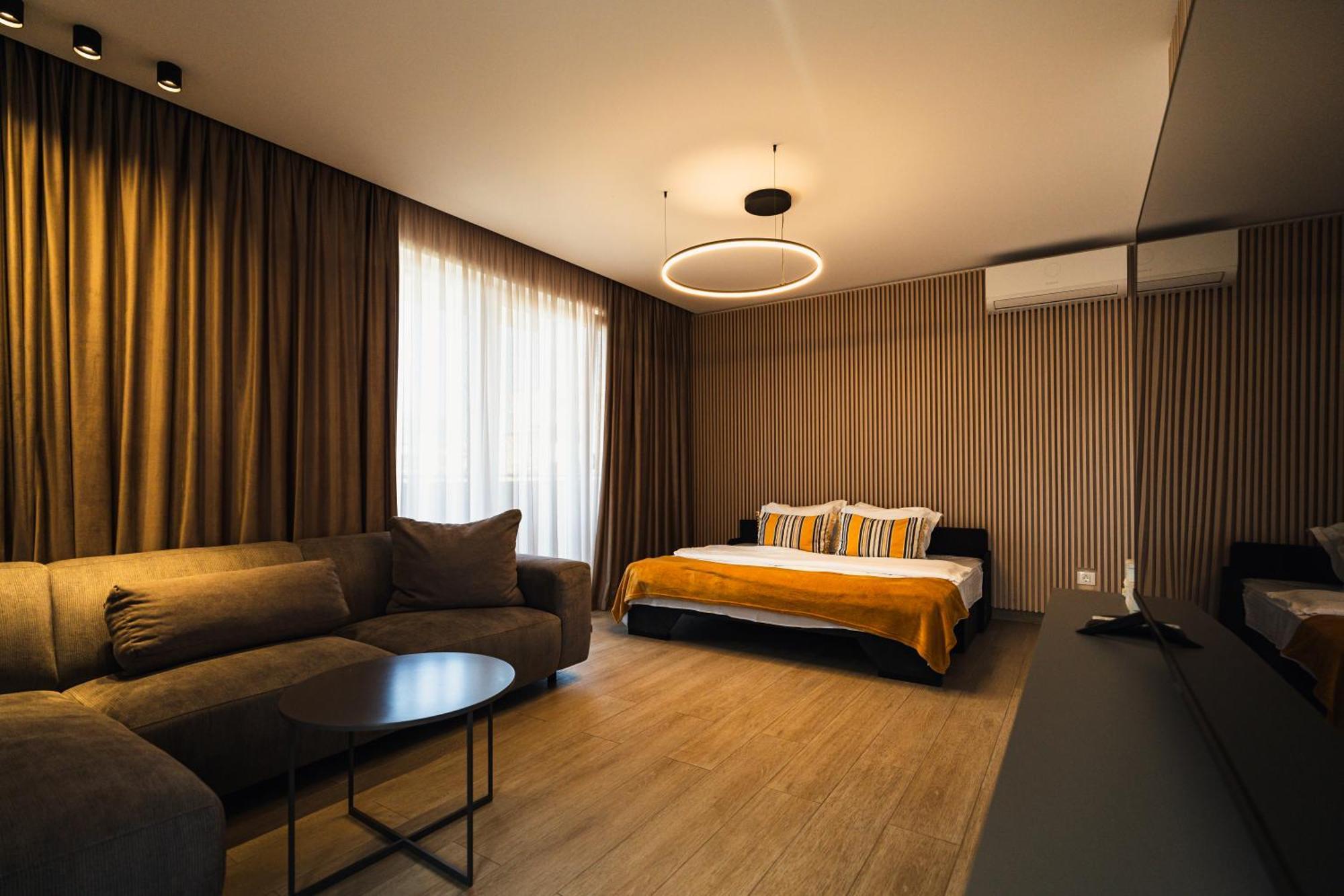 Appartement Jad - Urban Plaza - Luxury 3 Rooms & 2 Rooms Apartments *