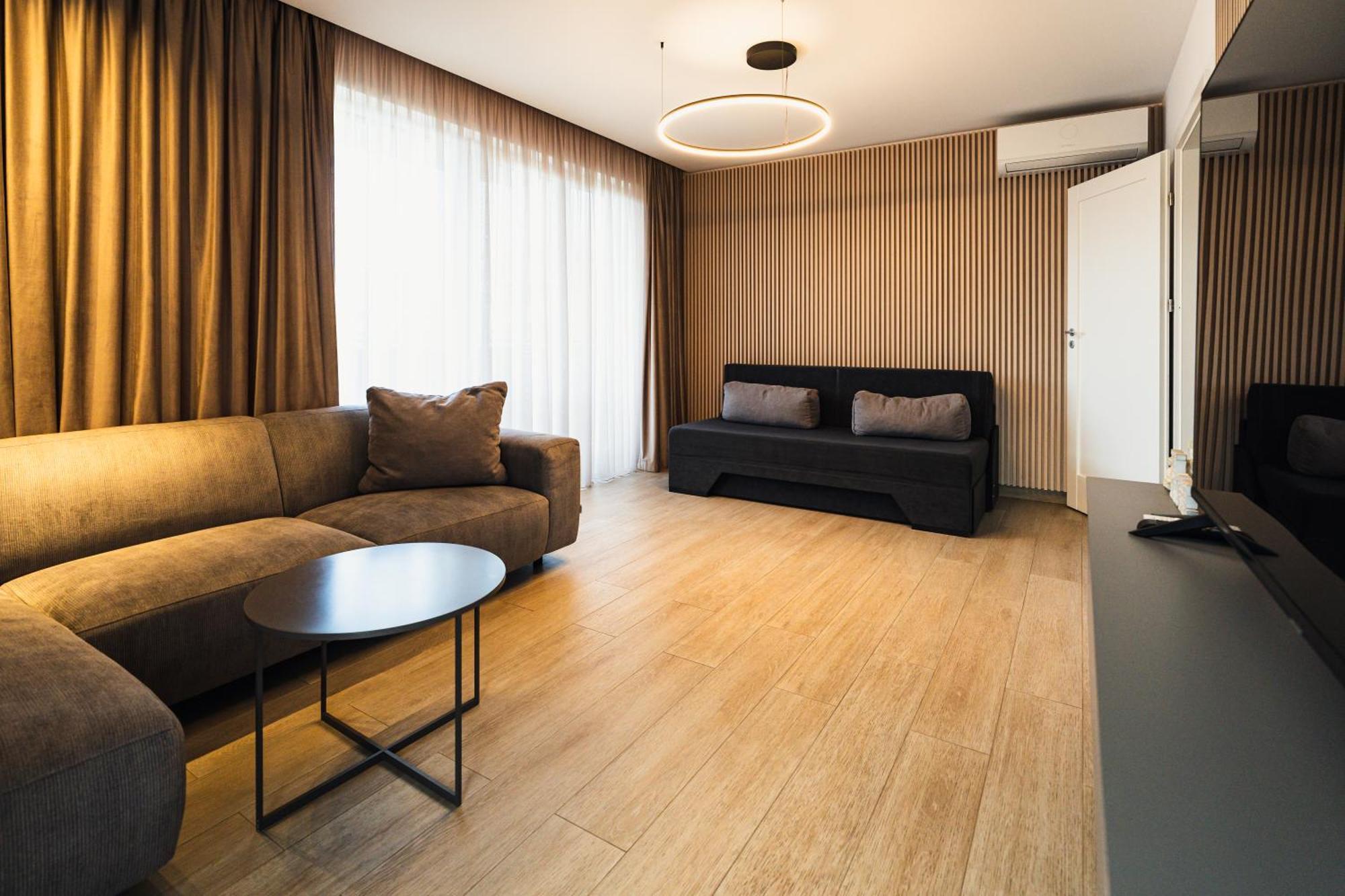 Appartement Jad - Urban Plaza - Luxury 3 Rooms & 2 Rooms Apartments *