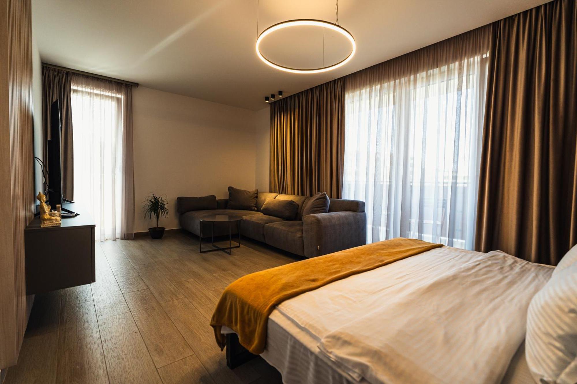 Appartement Jad - Urban Plaza - Luxury 3 Rooms & 2 Rooms Apartments Braşov