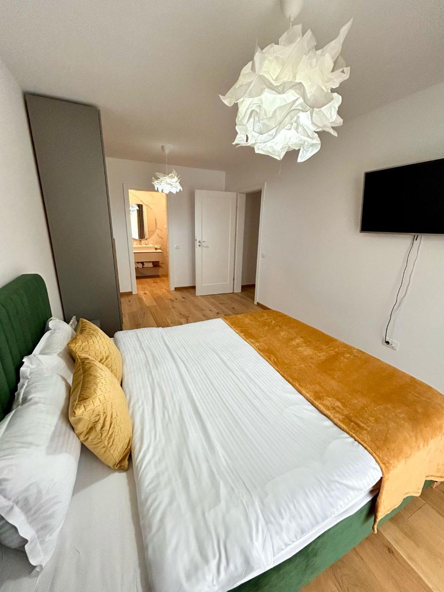 Appartement Jad - Urban Plaza - Luxury 3 Rooms & 2 Rooms Apartments