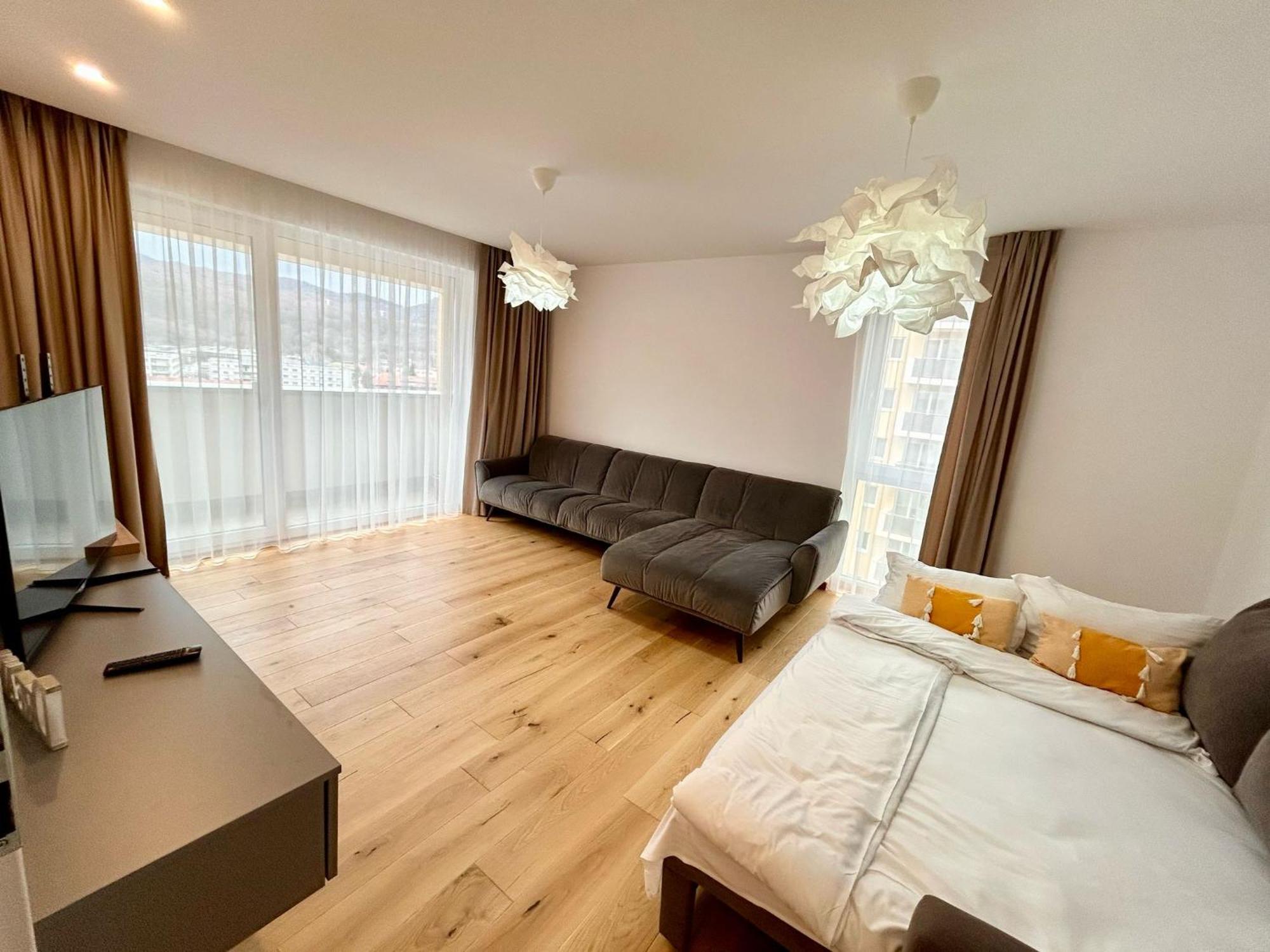 Appartement Jad - Urban Plaza - Luxury 3 Rooms & 2 Rooms Apartments *
