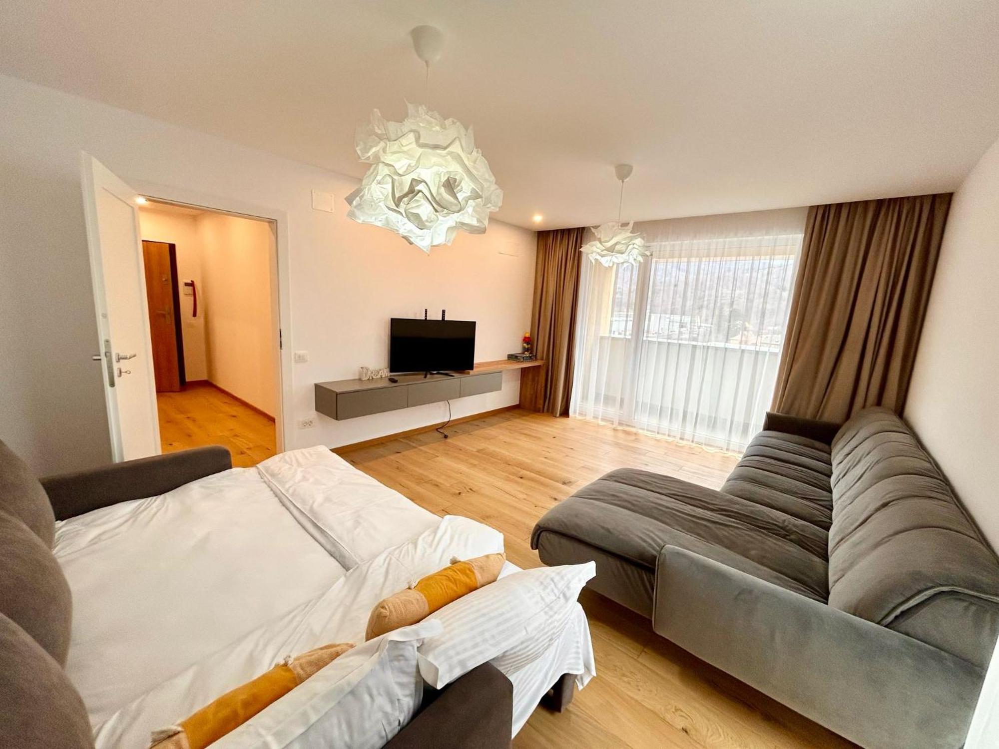 Appartement Jad - Urban Plaza - Luxury 3 Rooms & 2 Rooms Apartments Braşov