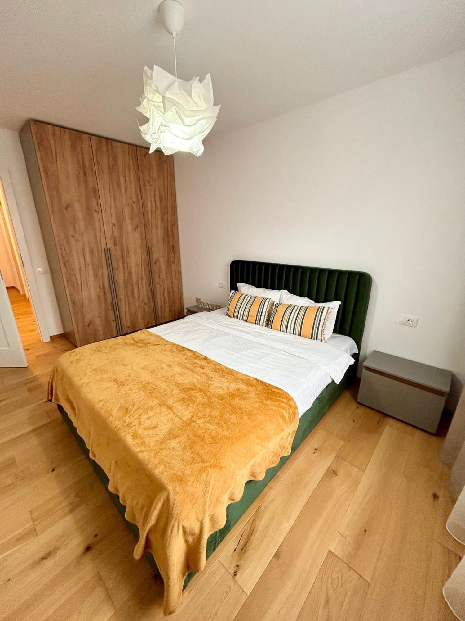 Jad - Urban Plaza - Luxury 3 Rooms & 2 Rooms Apartments