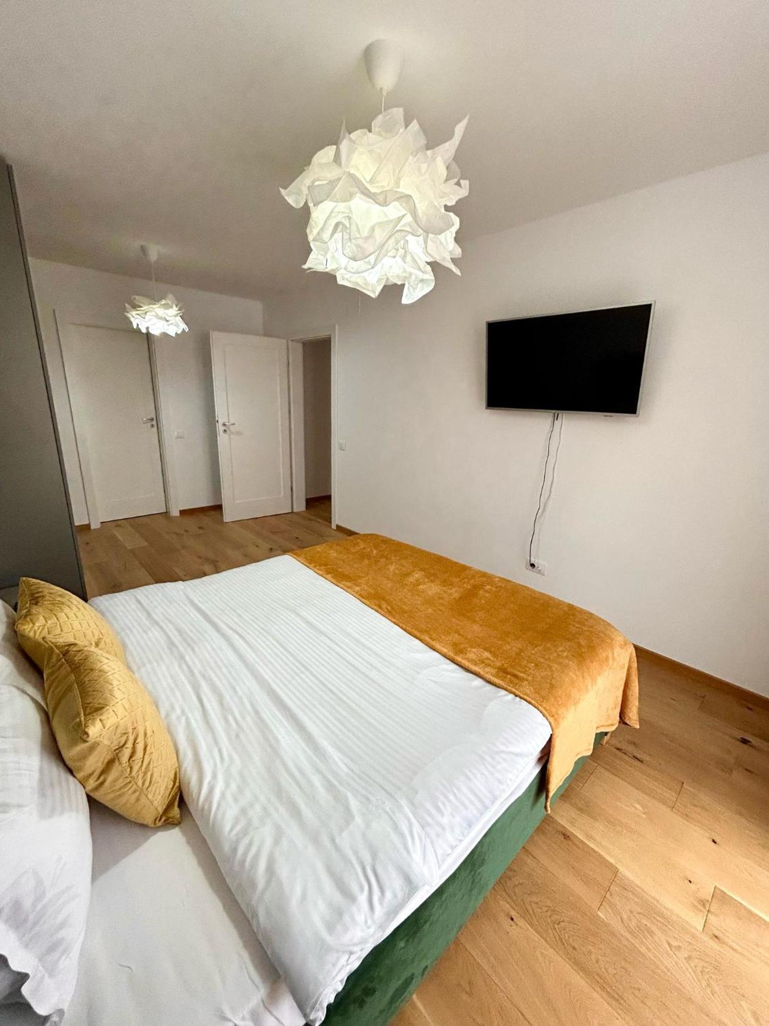Appartement Jad - Urban Plaza - Luxury 3 Rooms & 2 Rooms Apartments